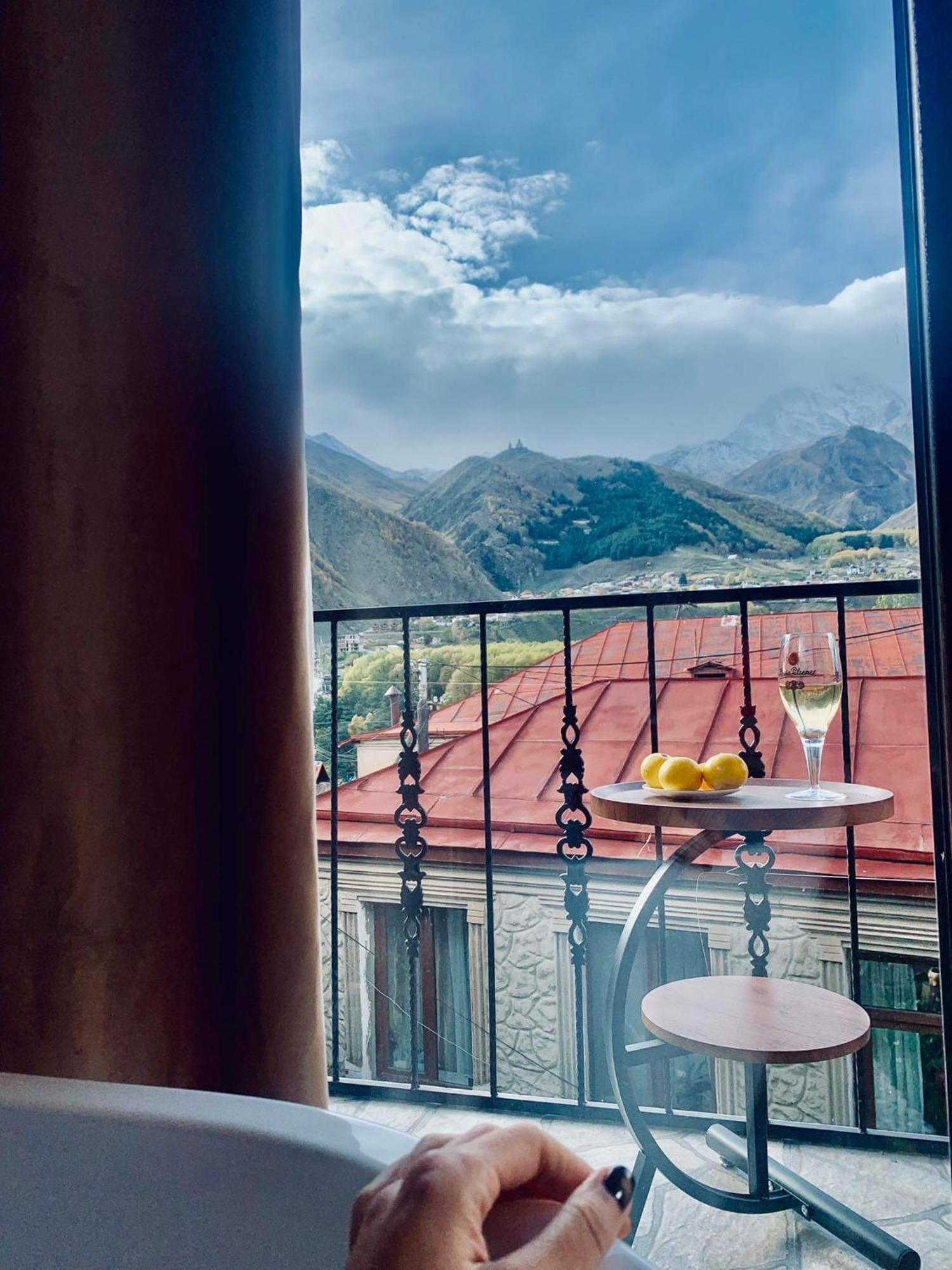Sunny Guesthouse Kazbegi Eksteriør bilde