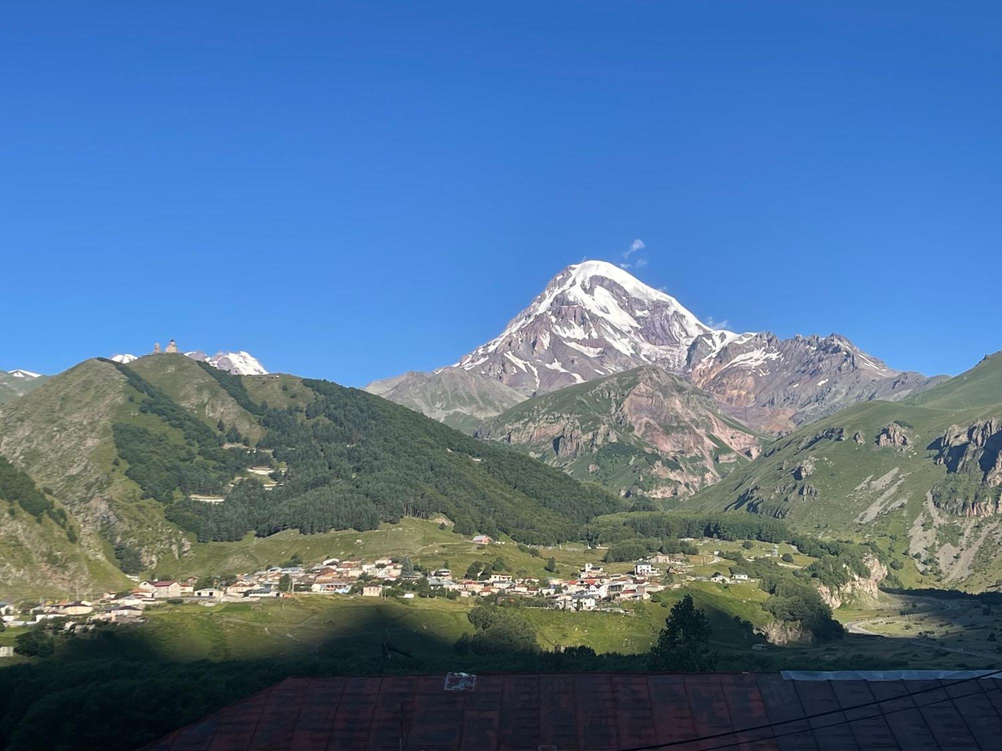 Sunny Guesthouse Kazbegi Eksteriør bilde