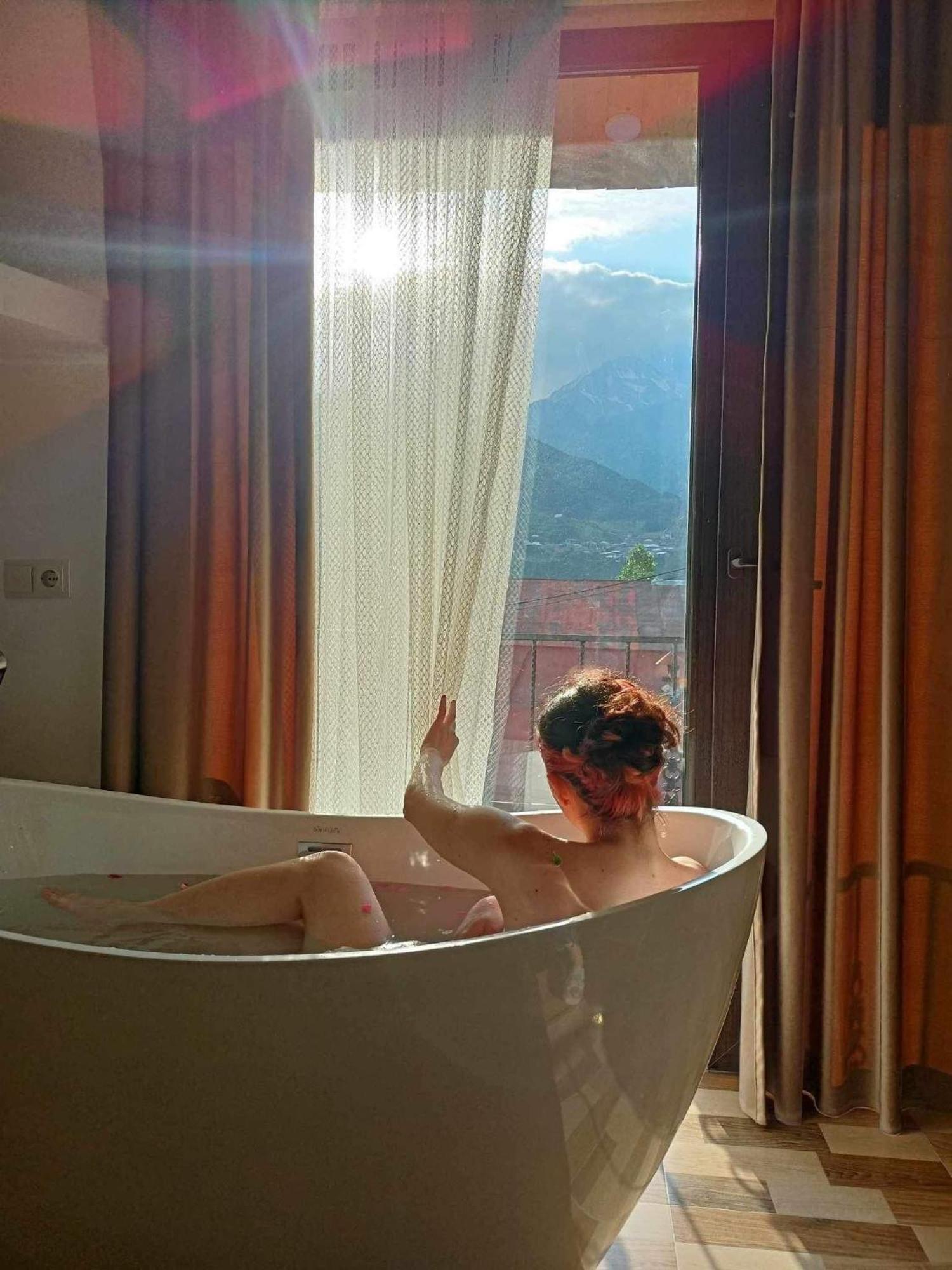 Sunny Guesthouse Kazbegi Eksteriør bilde