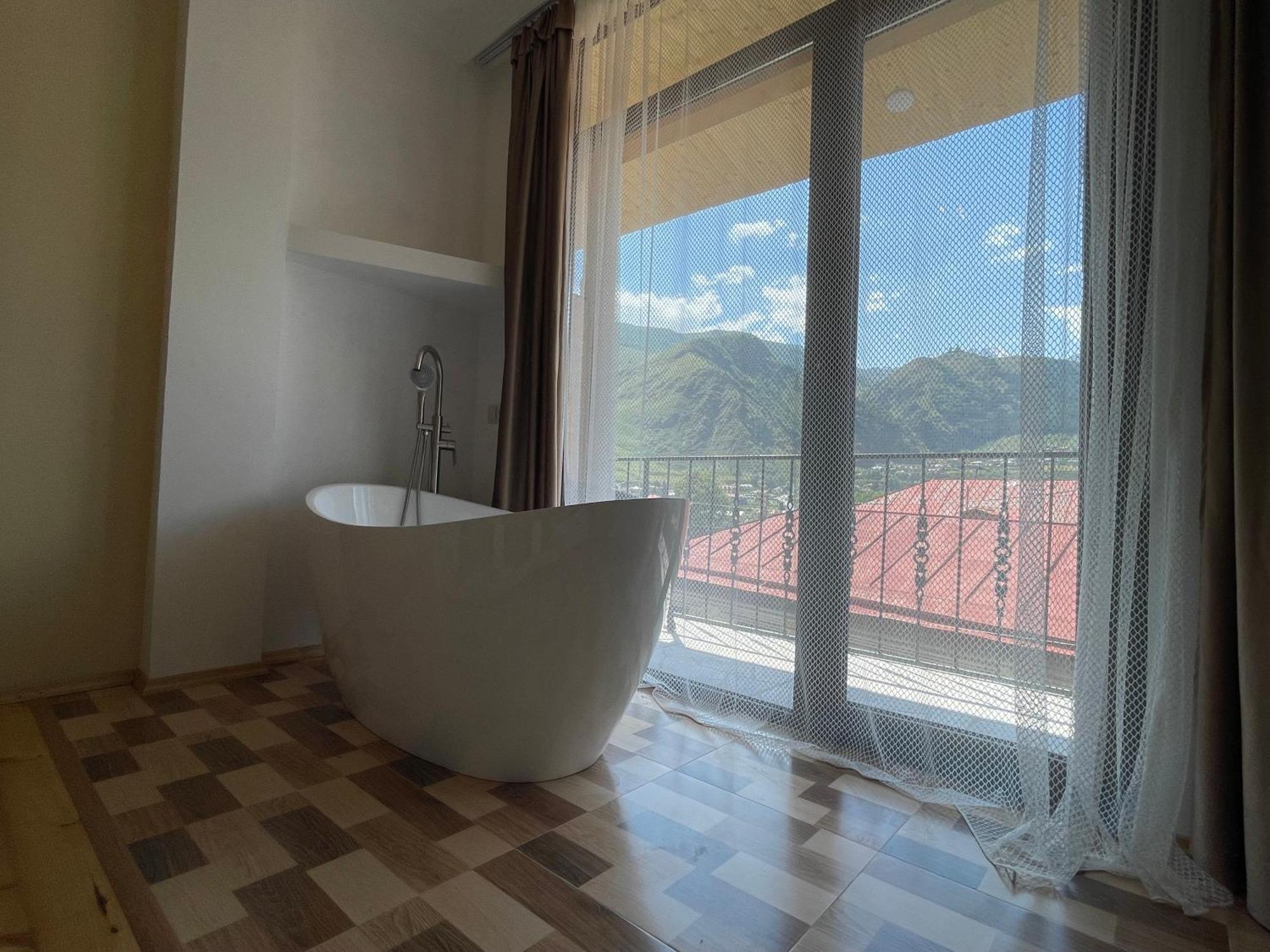 Sunny Guesthouse Kazbegi Eksteriør bilde