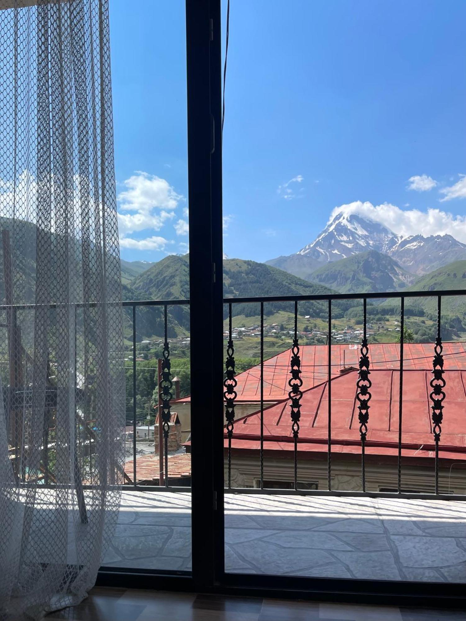 Sunny Guesthouse Kazbegi Eksteriør bilde