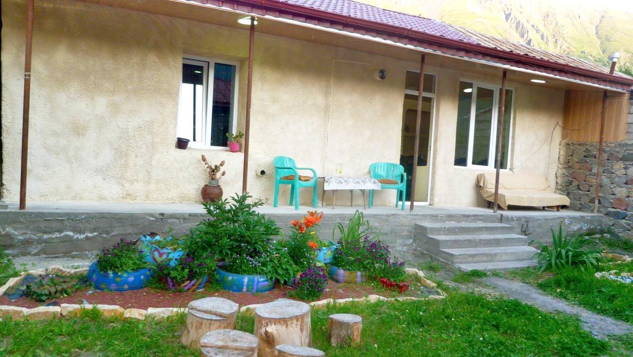 Sunny Guesthouse Kazbegi Eksteriør bilde