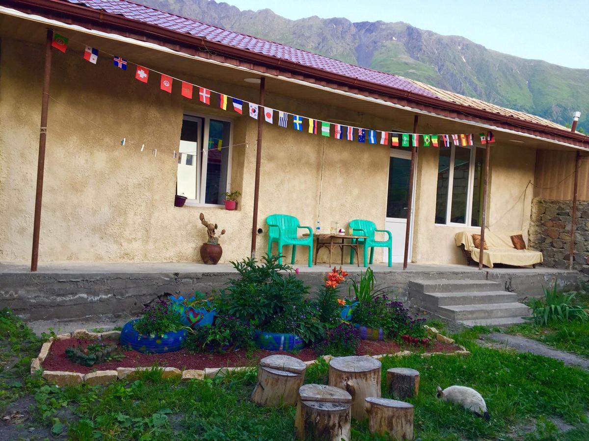 Sunny Guesthouse Kazbegi Eksteriør bilde