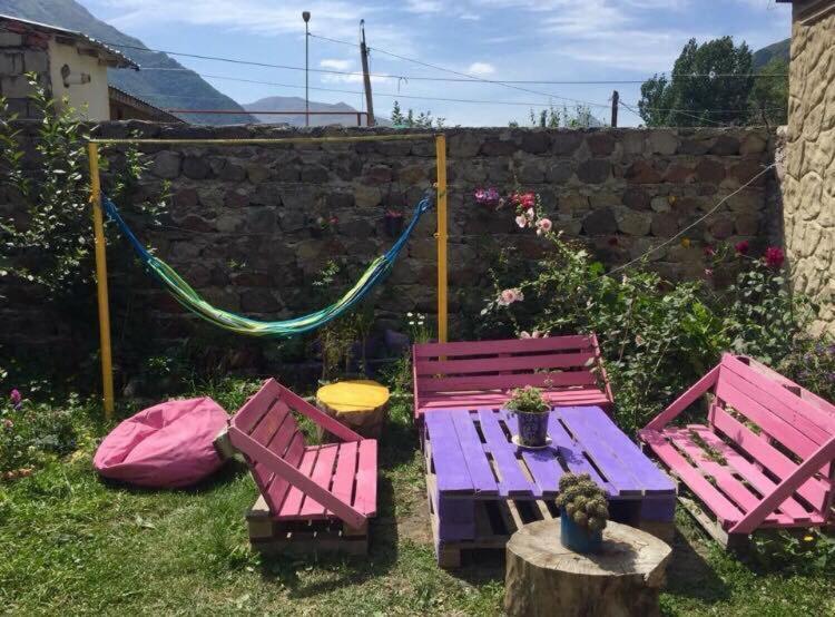 Sunny Guesthouse Kazbegi Eksteriør bilde